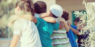 Bimbi musulmani ritirati dalla scuola materna, l’opinione pubblica è divisa