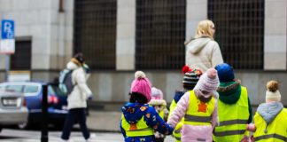 Bambino investito sulle strisce fuori dalla scuola a Domusnovas