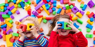 Banditi strumenti musicali o giochi “stranieri” negli asili di Codroipo