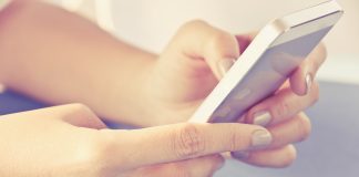 Il tema diventa virale: “Odio il cellulare di mamma e papà”