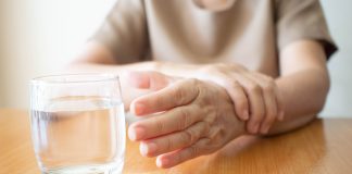 In arrivo il guanto hi-tech che “anticipa” il Parkinson