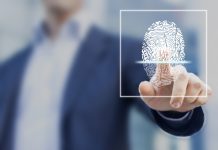 Impronte digitali all’ingresso di scuola per presidi e dirigenti: è subito polemica