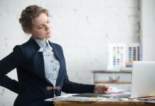 Se il mal di schiena dipende dal lavoro a scuola, si può detrarre la visita dall’osteopata?