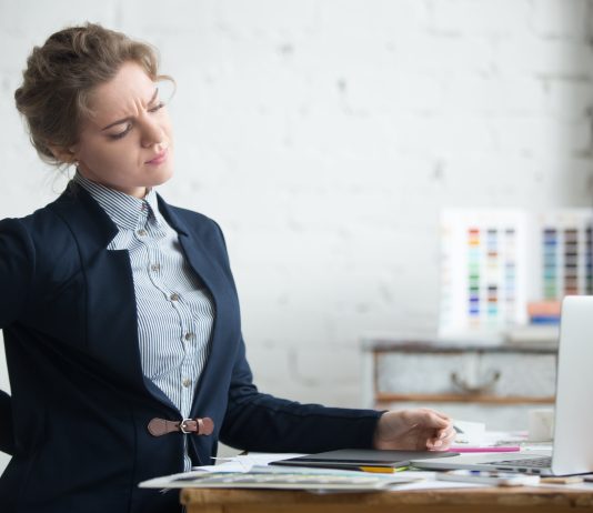 Se il mal di schiena dipende dal lavoro a scuola, si può detrarre la visita dall’osteopata?
