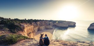 Praticare il Dog trekking fa bene agli adulti ma anche ai bambini