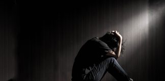 Autolesionismo: come comportarsi se nostro figlio si fa del male da solo