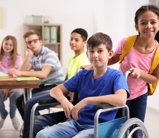 Trattare la disabilità a scuola per sviluppare la sensibilità dei bambini e il rispetto per il prossimo